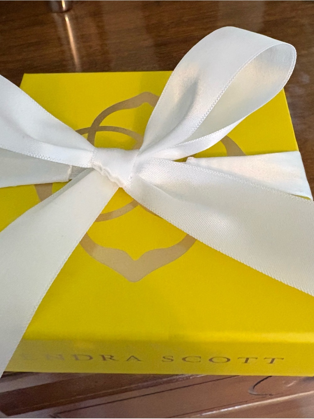 Kendra Scott Brushed gold leaf earrings. Luca- Includes gift box! NIB - Picture 10 of 11